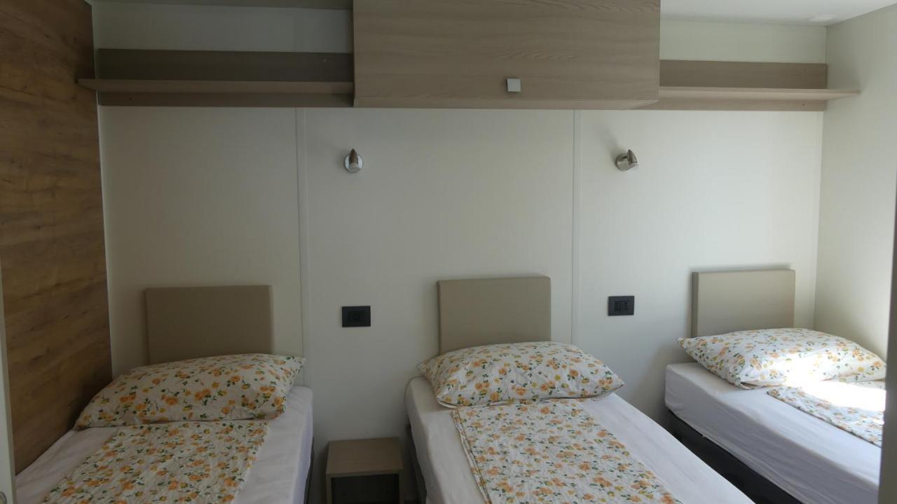 Agricampeggio Relax Maxicaravan Castelletto Di Brenzone Eksteriør bilde