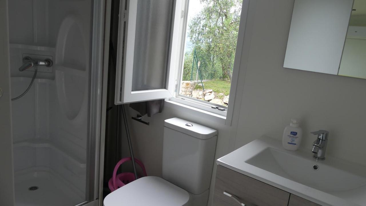 Agricampeggio Relax Maxicaravan Castelletto Di Brenzone Eksteriør bilde