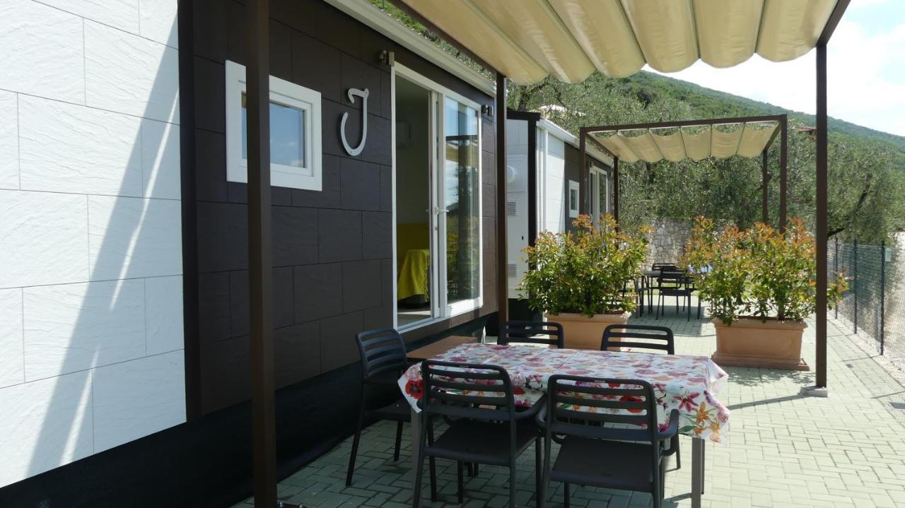 Agricampeggio Relax Maxicaravan Castelletto Di Brenzone Eksteriør bilde