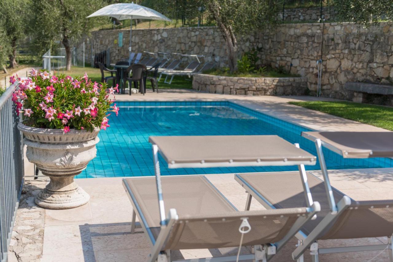 Agricampeggio Relax Maxicaravan Castelletto Di Brenzone Eksteriør bilde
