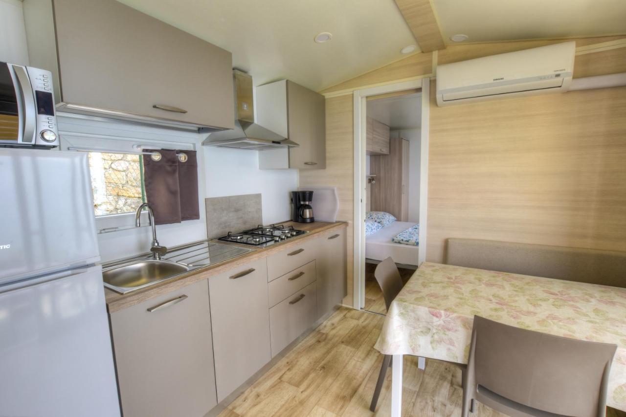 Agricampeggio Relax Maxicaravan Castelletto Di Brenzone Eksteriør bilde