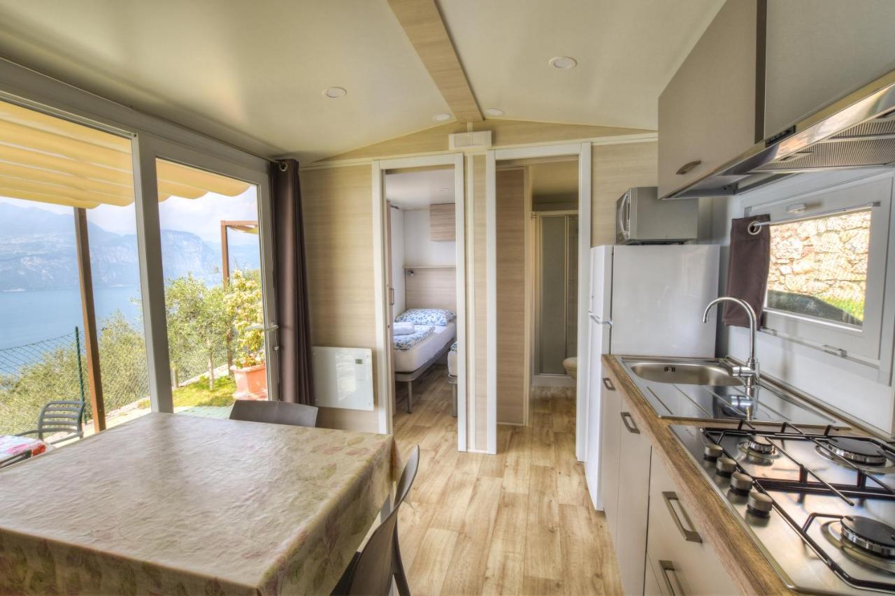 Agricampeggio Relax Maxicaravan Castelletto Di Brenzone Eksteriør bilde