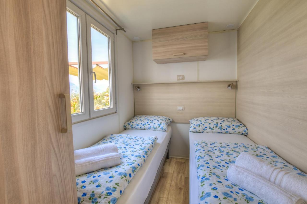 Agricampeggio Relax Maxicaravan Castelletto Di Brenzone Eksteriør bilde